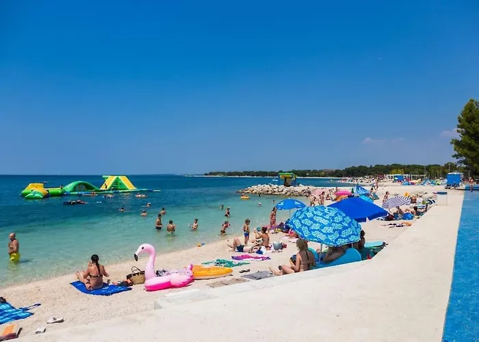 アパート App Krivit プーラ